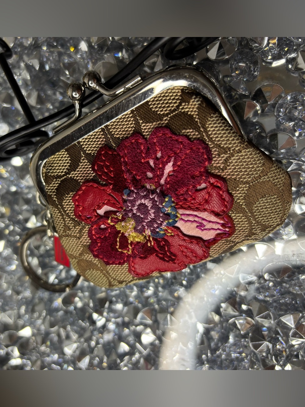 Coach RARE y2k poppy for peace Floral Appliqué kisslock coin charm EUC - Picture 4 of 14